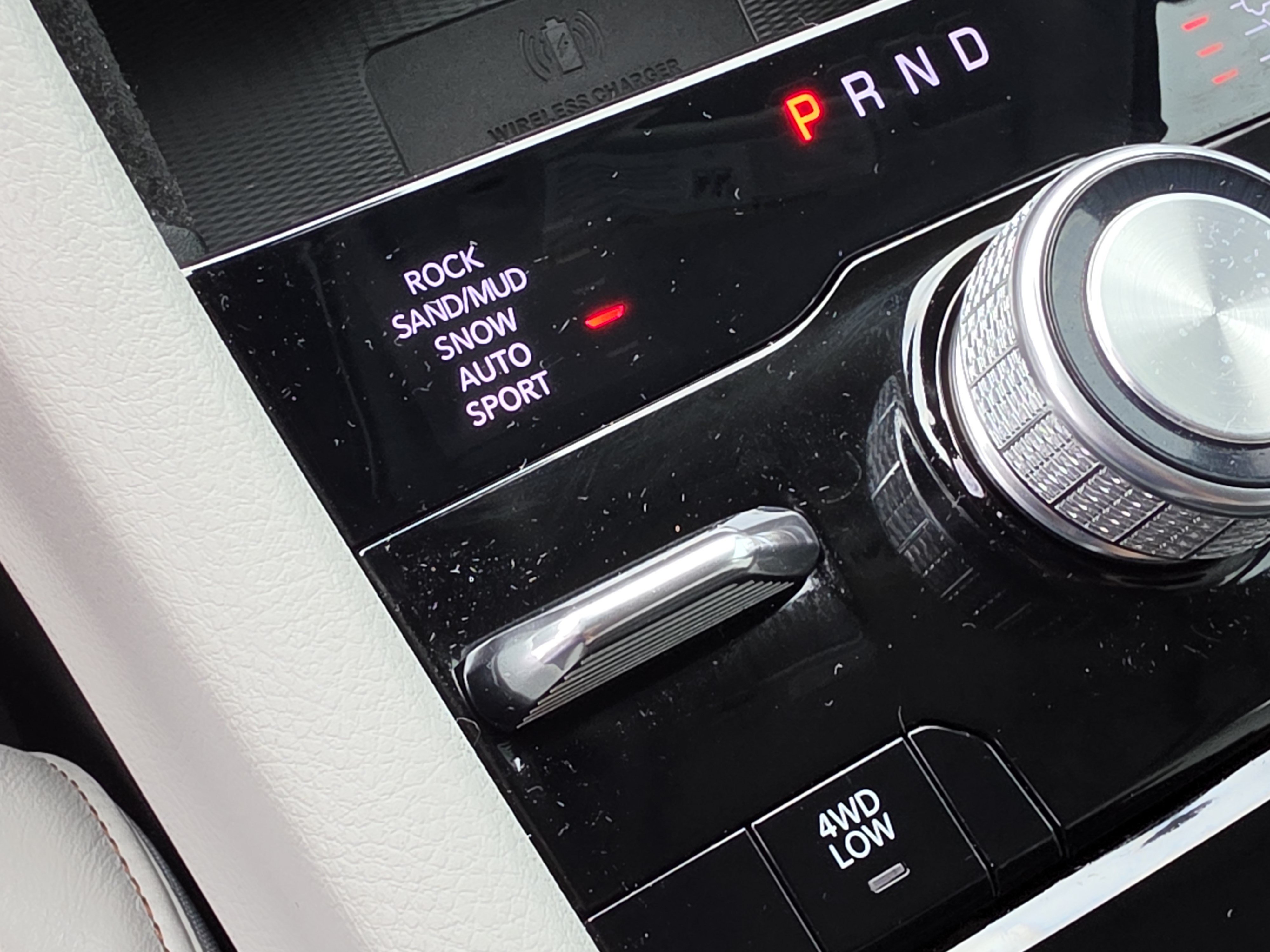 Used 2022 Diamond Black Crystal Pearlcoat Jeep Overland image 34