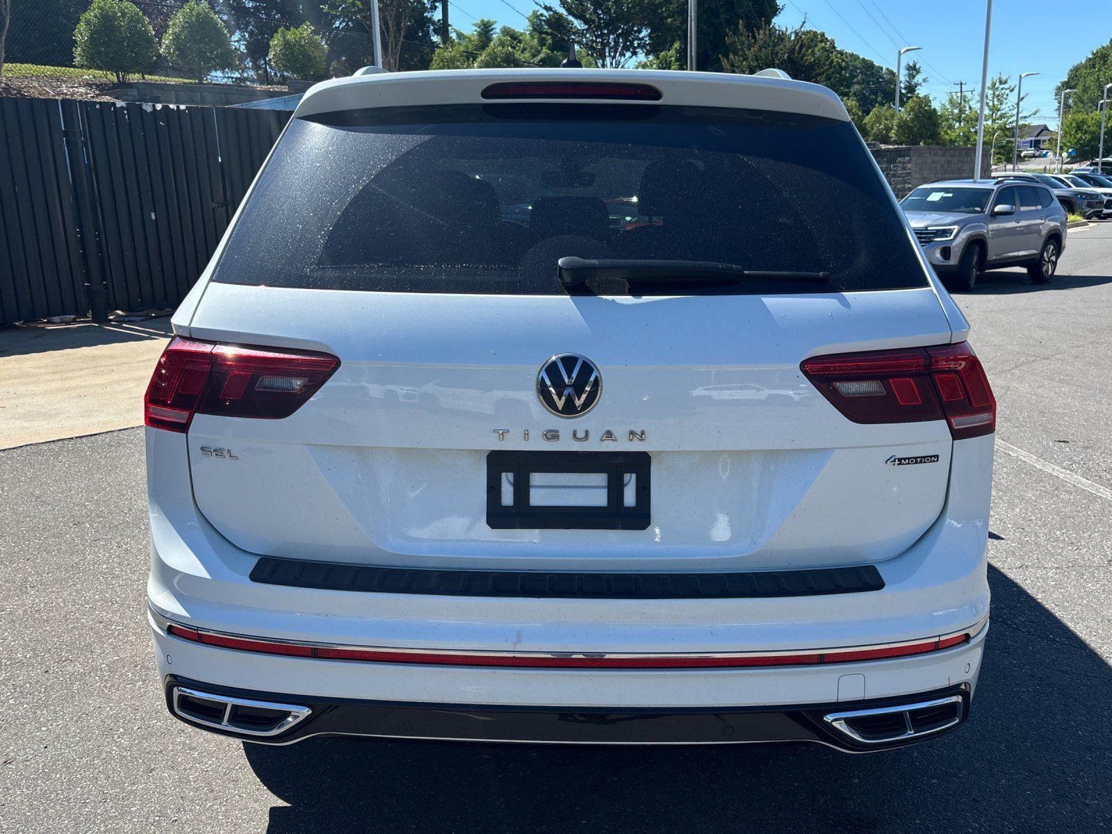 Used 2022  Volkswagen SEL R-Line image 4