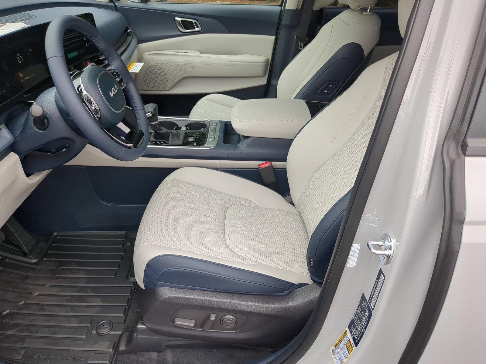 New 2026 Ceramic Silver Kia EX image 17