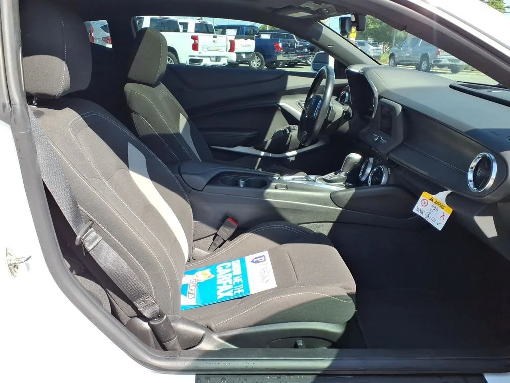 Used 2023 White Chevrolet 1LT image 31