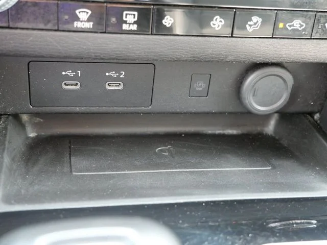 Certified Used 2025 White Diamond Mitsubishi SE image 24