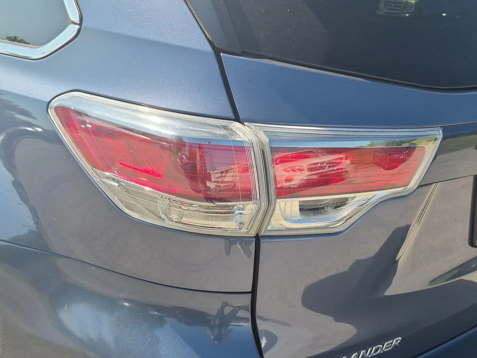 Used 2016 Shoreline Blue Pearl Toyota XLE image 12