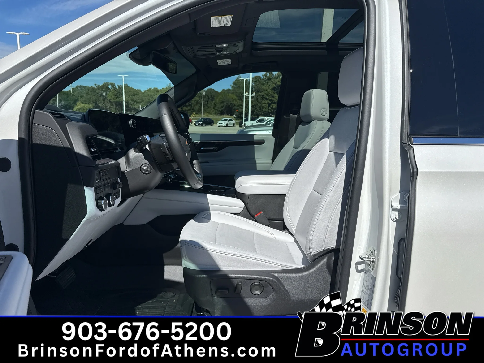 Used 2025 Iridescent Pearl Tricoat Chevrolet Premier image 18