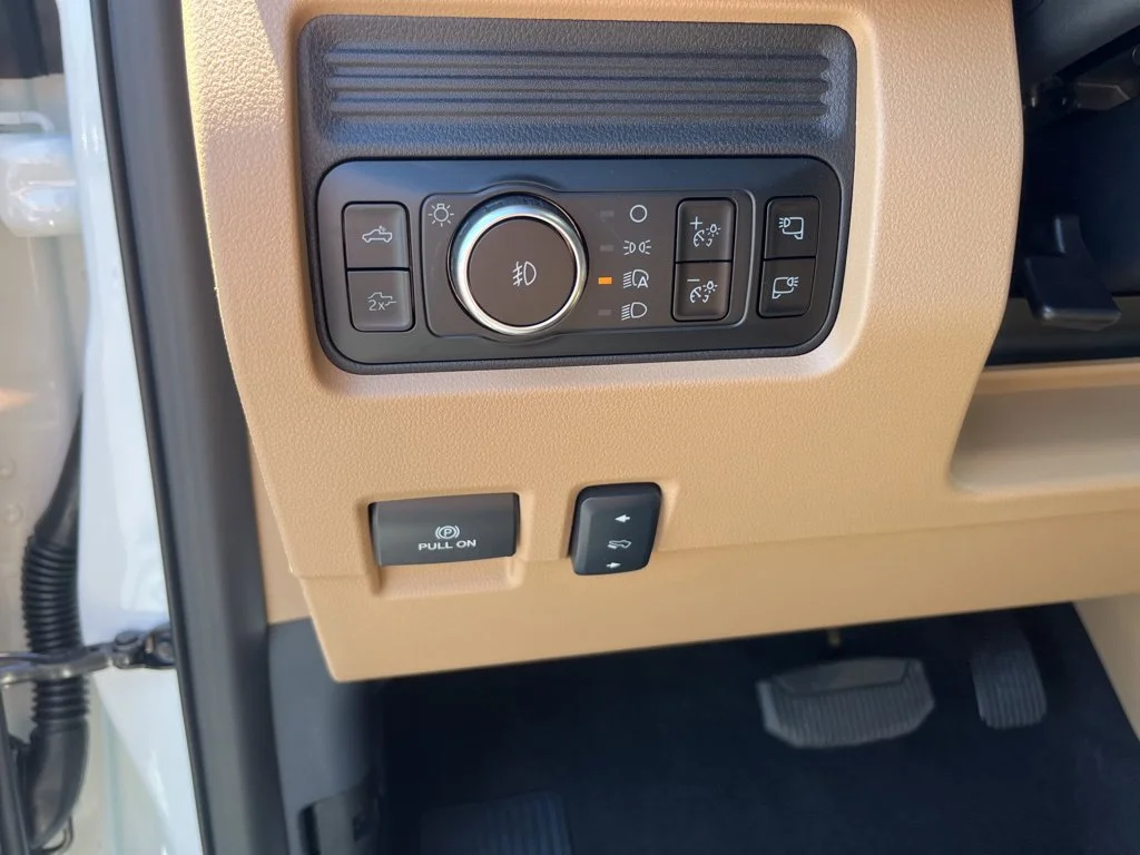 New 2026 Star White Metallic Tri-Coat Ford F-250® Lariat® image 18