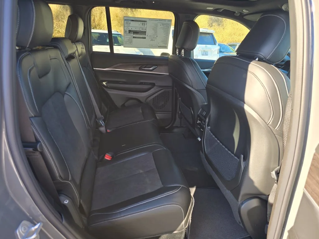 New 2027 Gray Jeep Laredo Altitude image 25