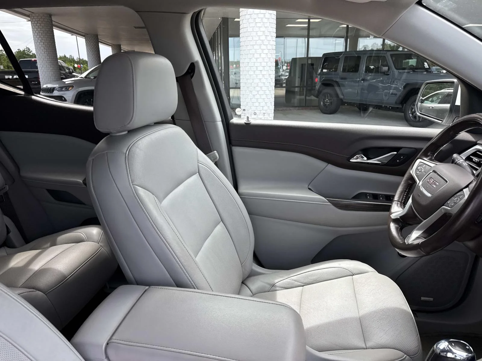 Used 2019 White GMC SLT image 10