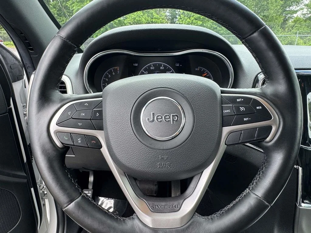 Used 2022 White Jeep Limited image 17