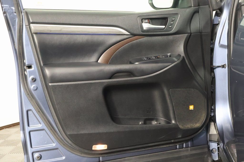 Used 2019 Shoreline Mist Toyota Limited image 13