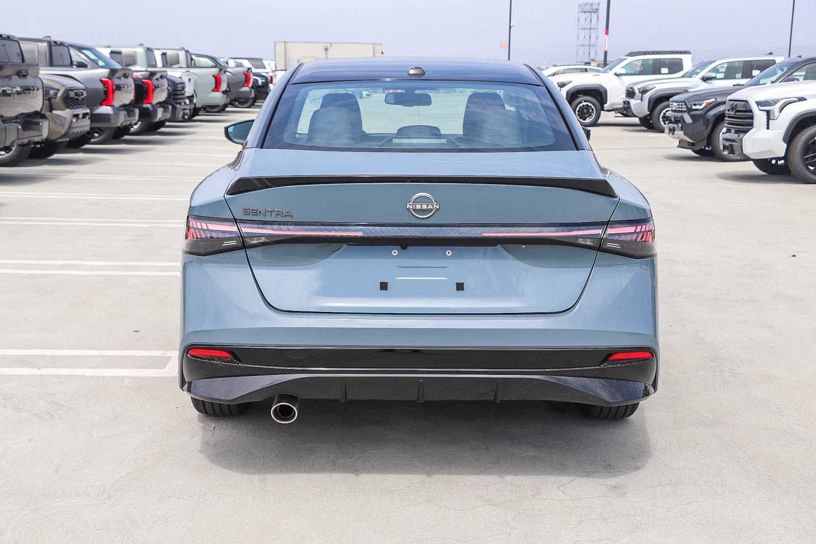 New 2027 Atlantic Gray Metallic / Super Black Two-tone Nissan SR image 7
