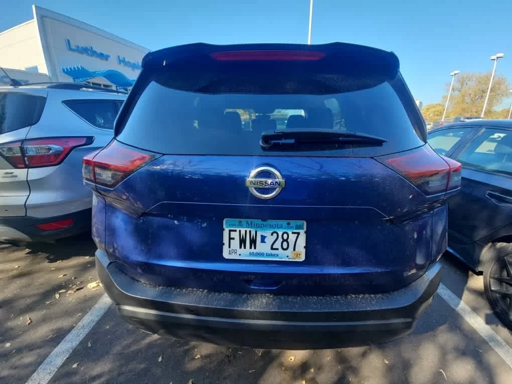 Used 2021 Caspian Blue Metallic Nissan S image 5