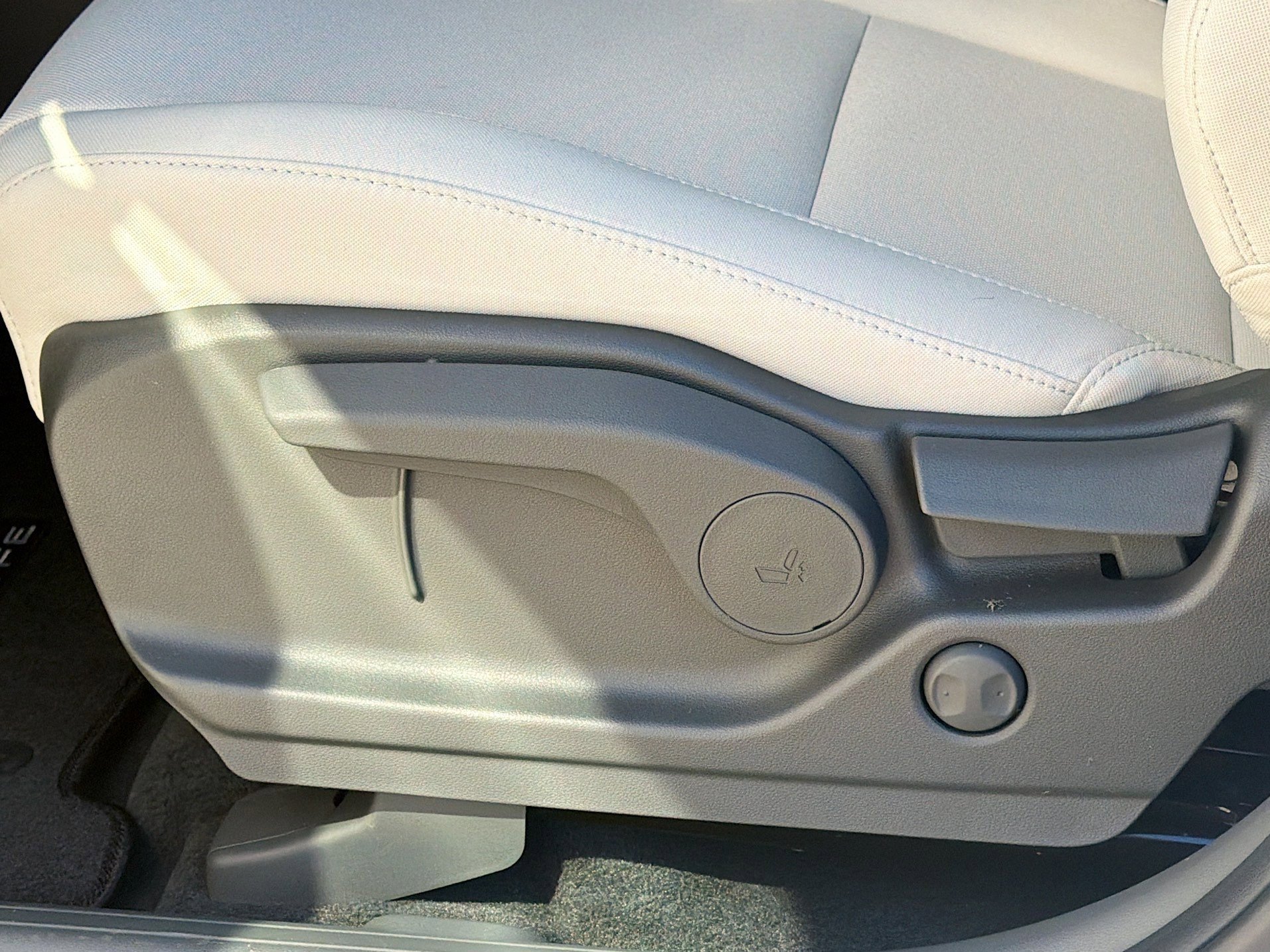 New 2026 Hampton Gray Hyundai SE image 60