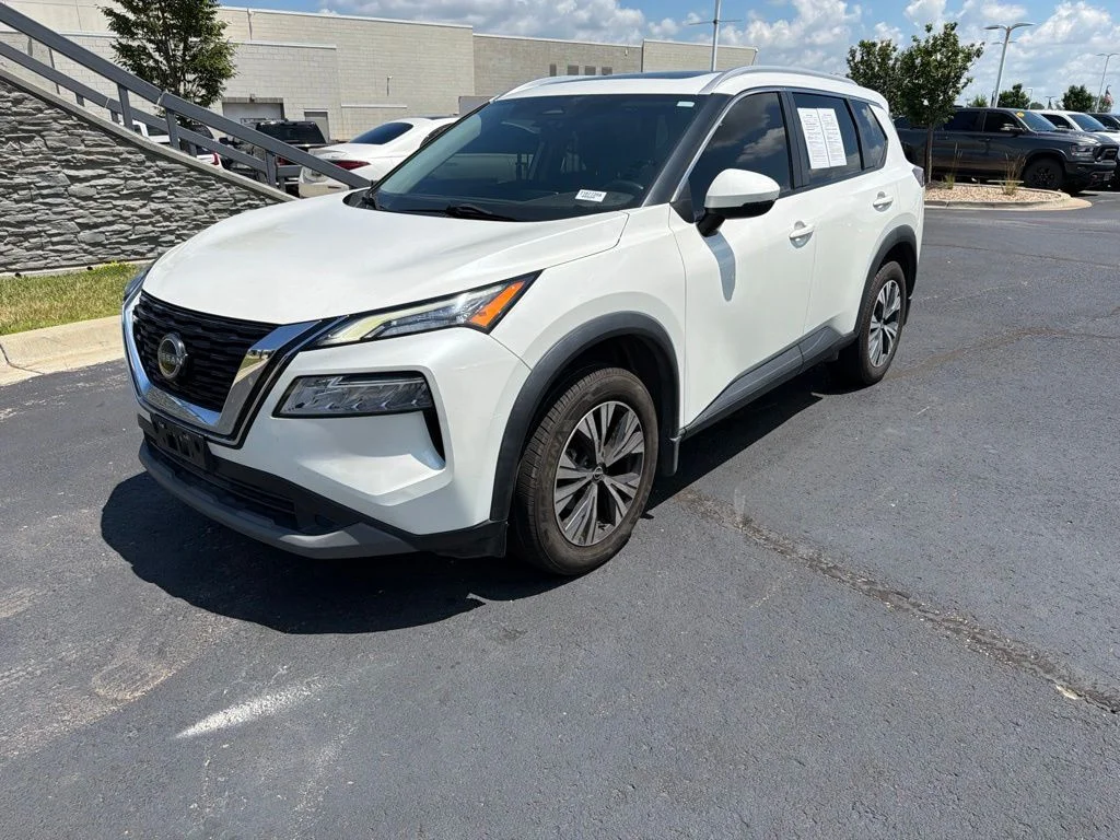 Used 2022 White Nissan SV image 3