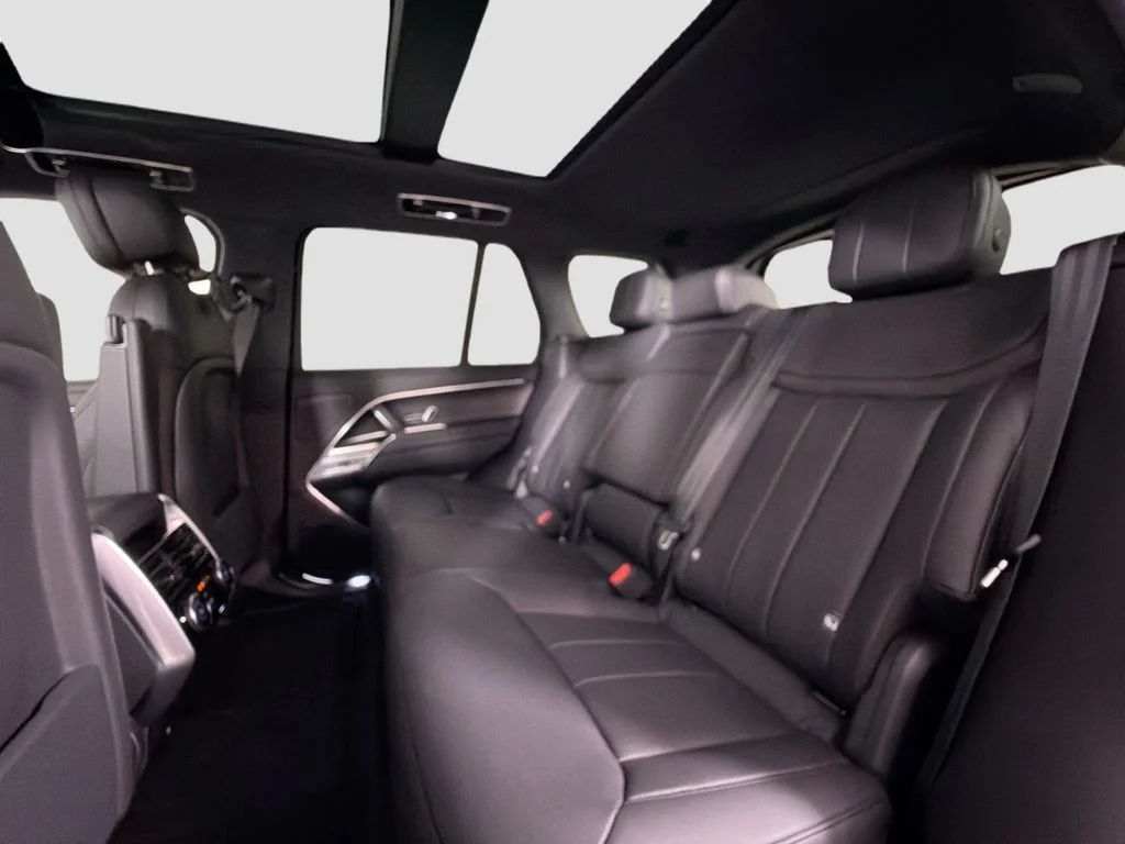 New 2026 Carpathian Grey Land Rover SE image 26