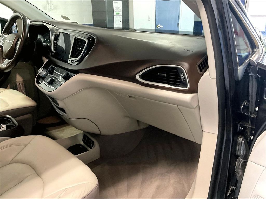 Used 2017 Black Chrysler Touring L image 13