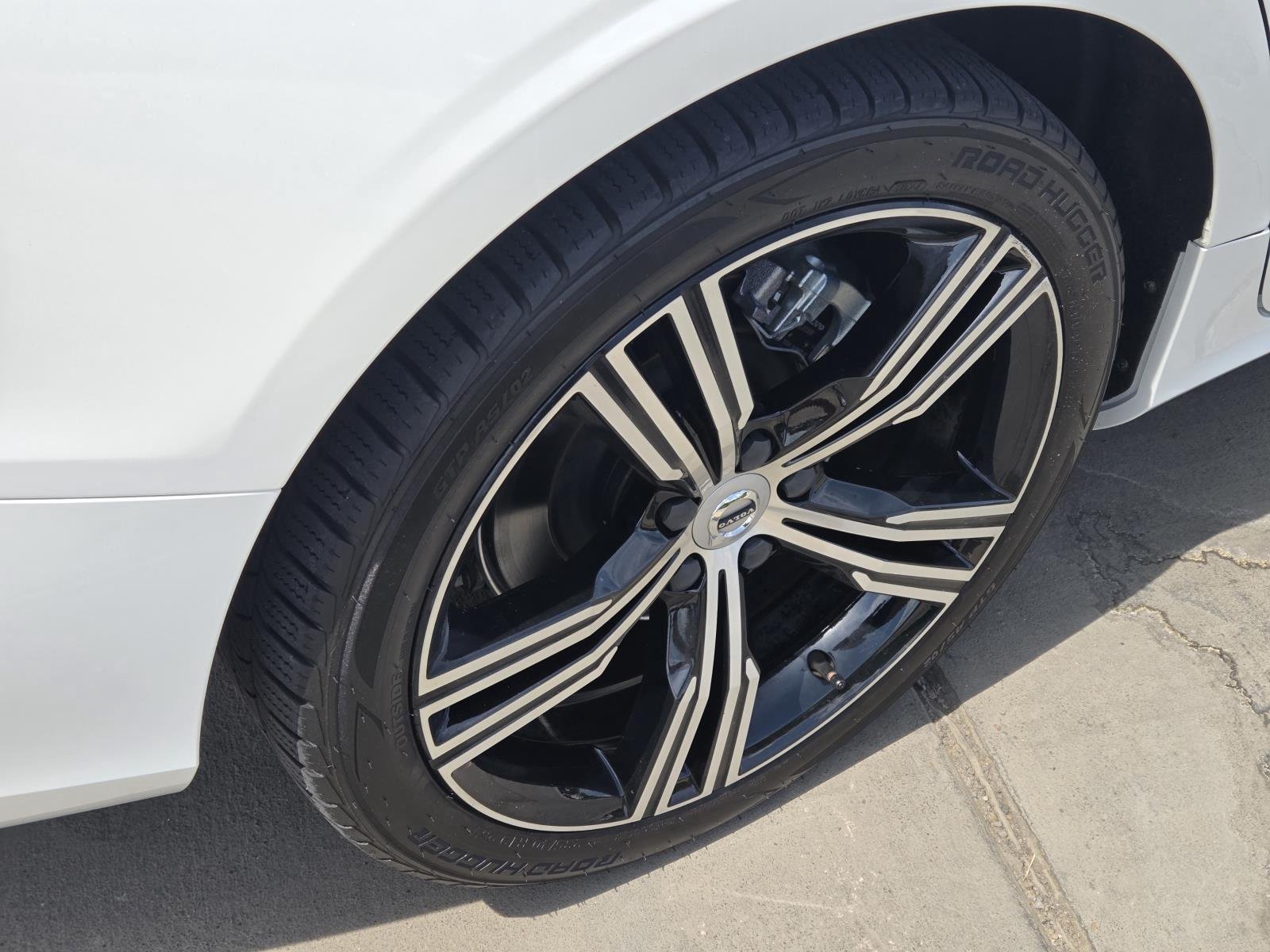 Used 2022 Crystal White Metallic Volvo Inscription image 11