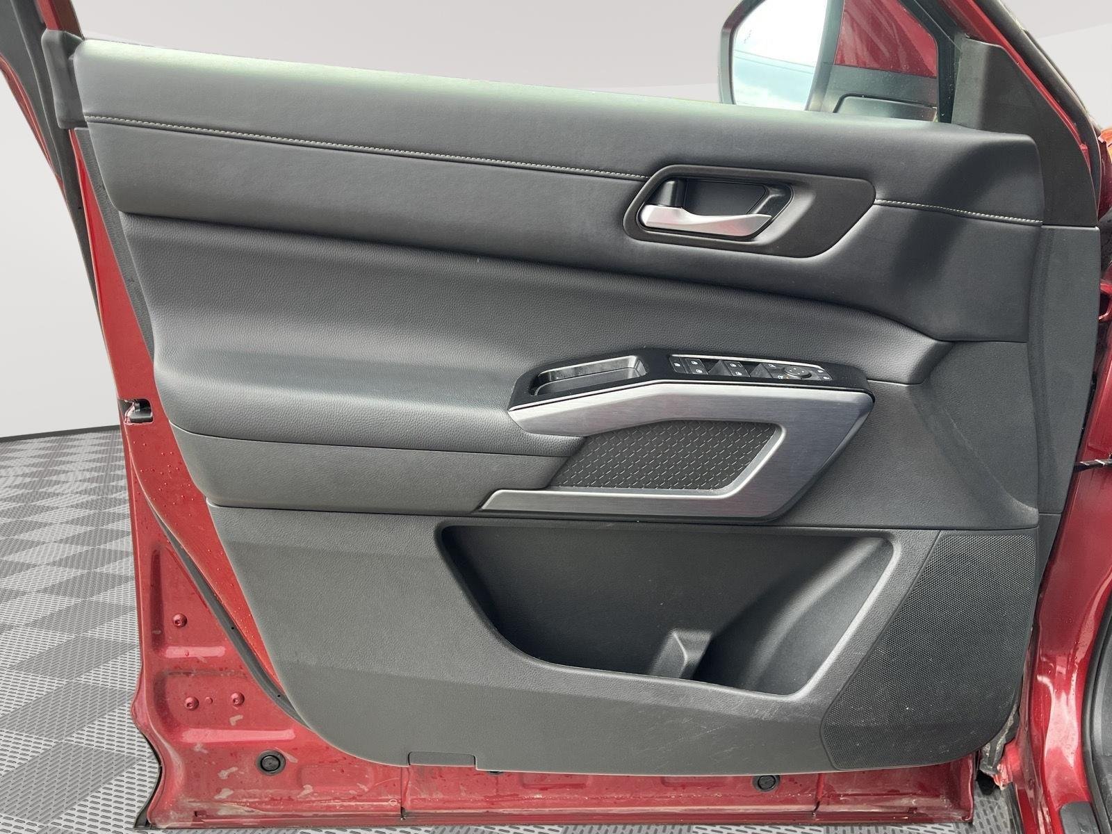 Used 2024 Scarlet Ember Nissan SL image 18