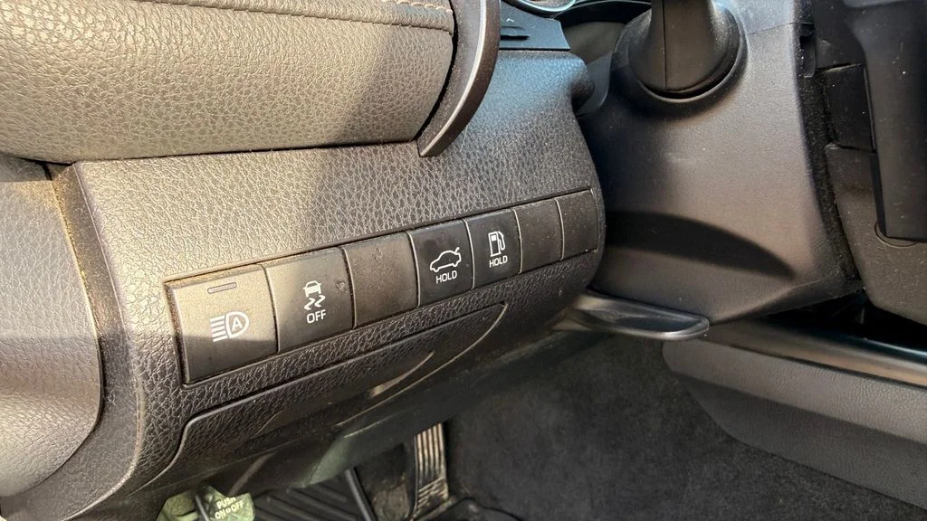 Used 2019 Silver Toyota SE image 12