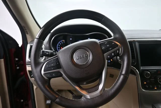 Used 2018 Velvet Red Pearlc Jeep Overland image 14