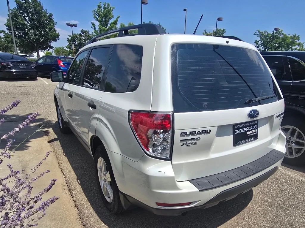 Used 2013 Satin White Pearl Subaru 2.5X image 3