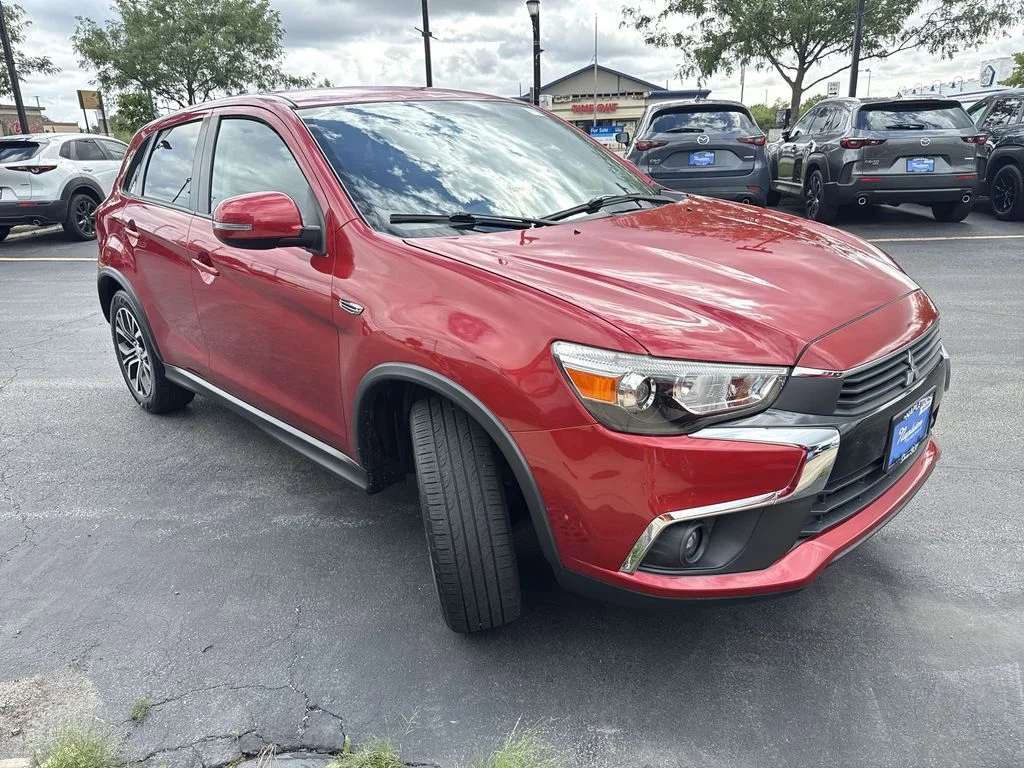 Used 2016  Mitsubishi ES image 5