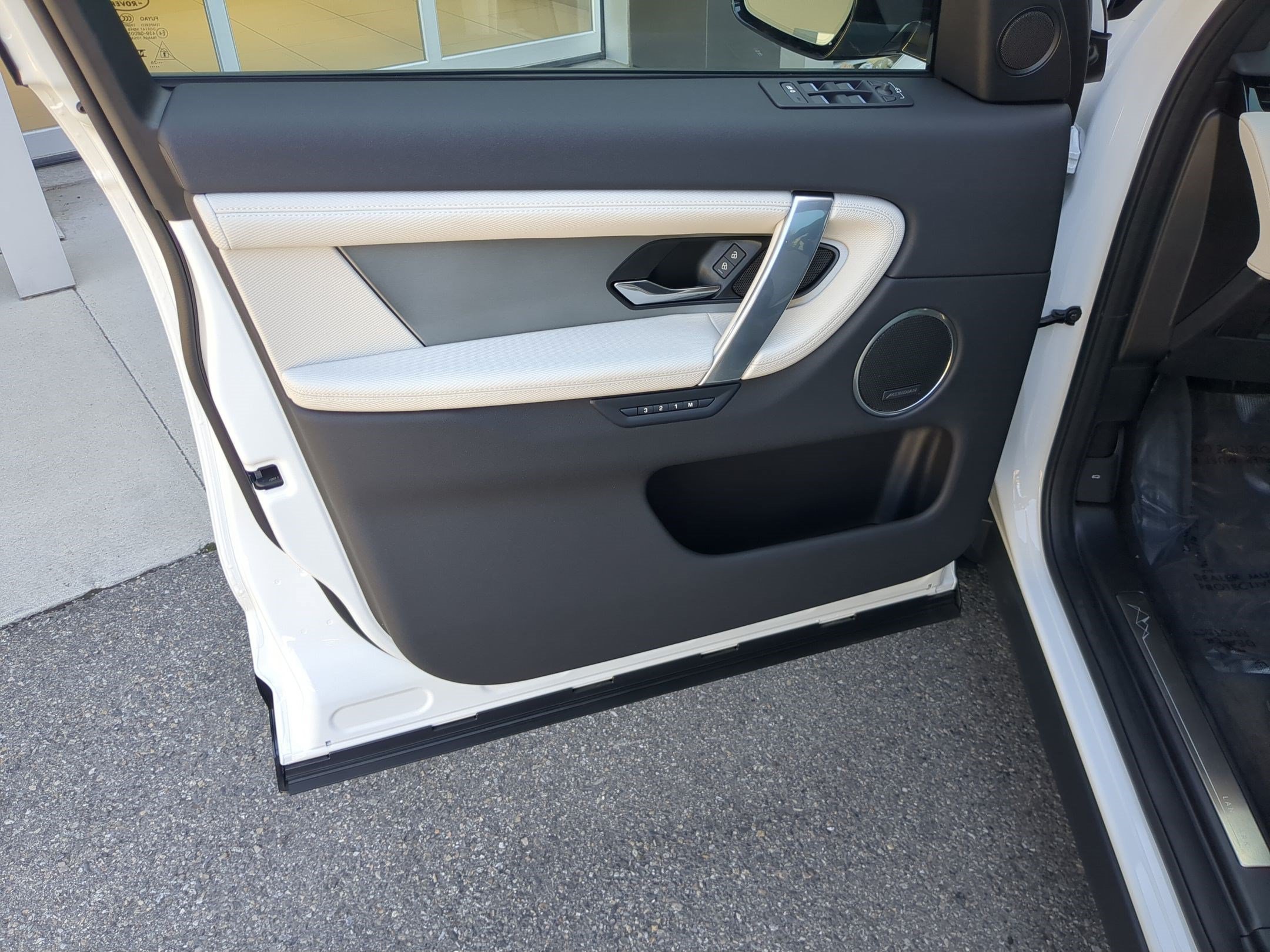 New 2026 Fuji White Land Rover Landmark image 12
