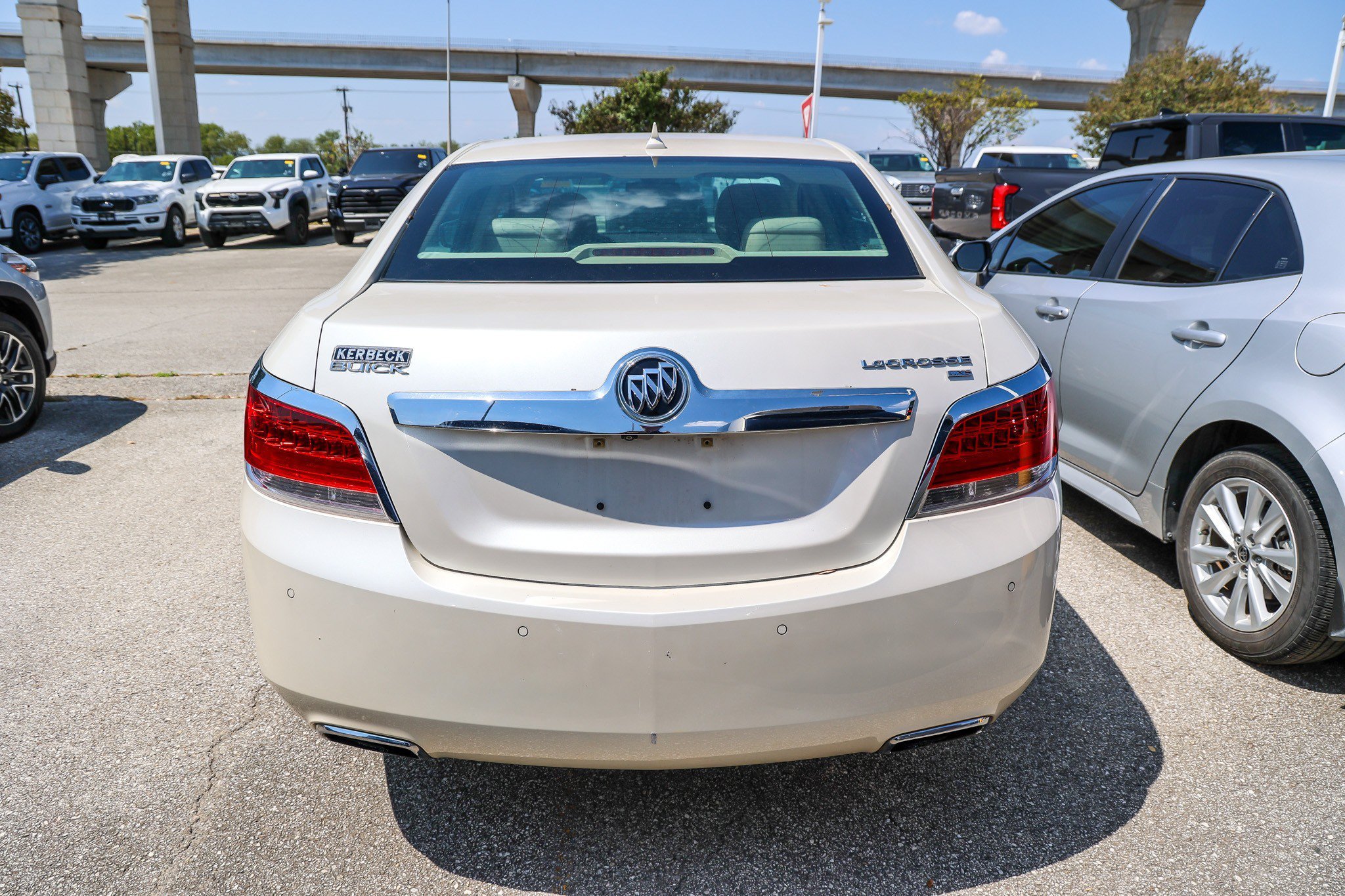 Used 2010 White Diamond Pearl Buick CXS image 8
