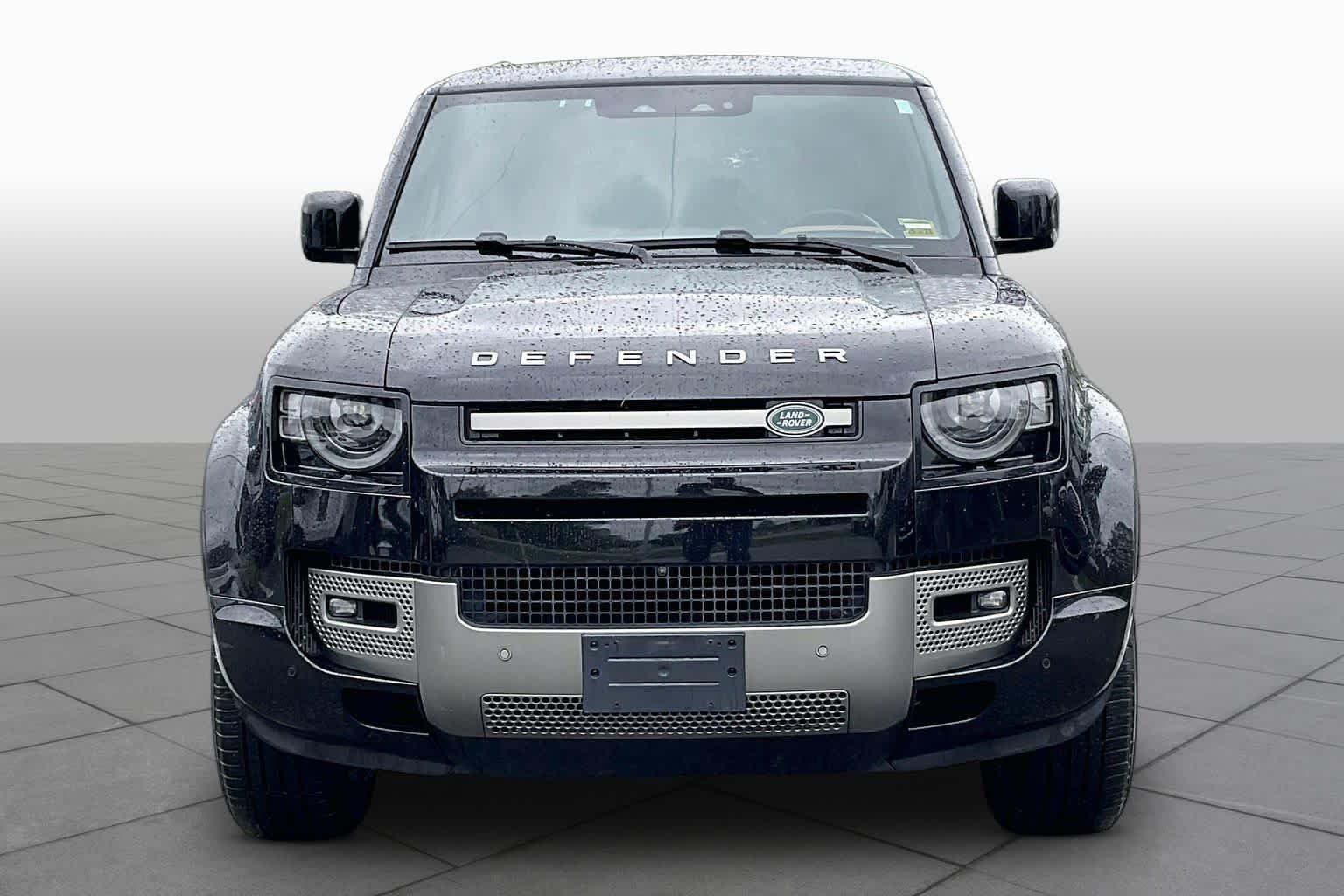 Used 2025 Santorini Black Metallic Land Rover X-Dynamic SE image 3