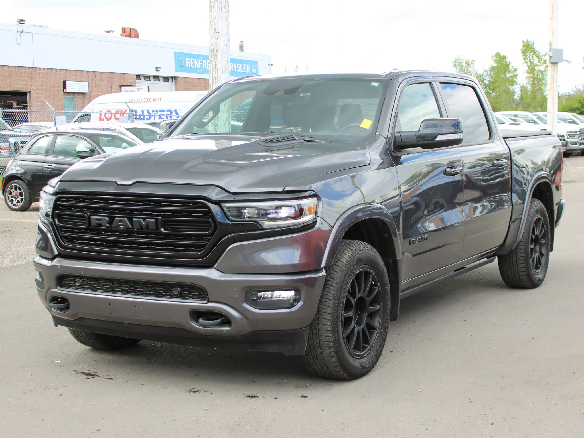 Used 2022 Grey RAM Limited * No Accidents | HEMI V8 | LOADED | ENVY Wheels | Head-Up Display | Night Edition image 10
