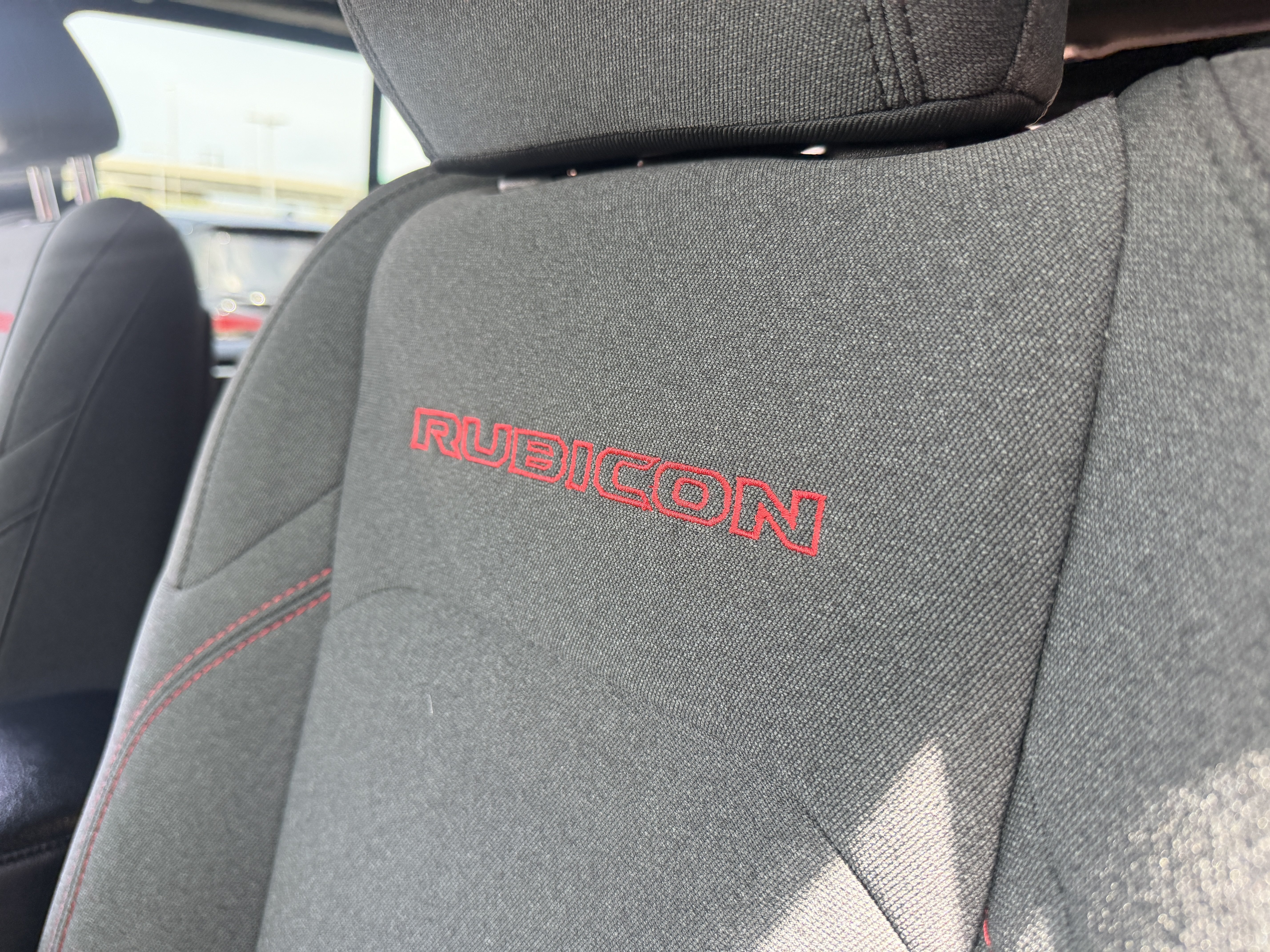 Used 2024 Bikini Pearl Coat Jeep Rubicon image 38