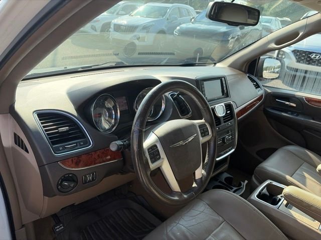 Used 2015 White Chrysler Touring image 29
