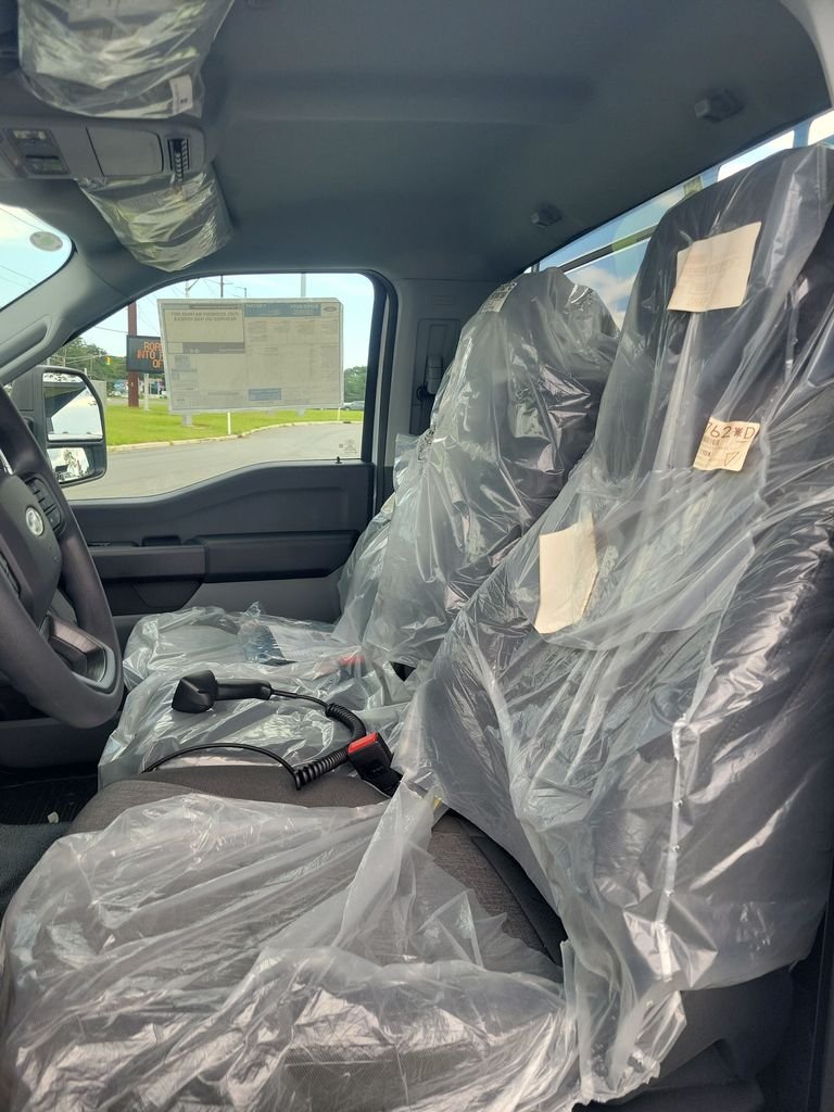 New 2026 Oxford White Ford F-550® XL image 14