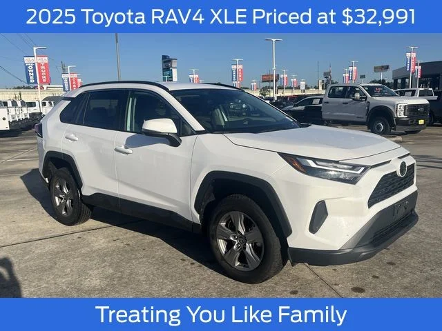 2025 Toyota RAV4 XLE FWD's photo