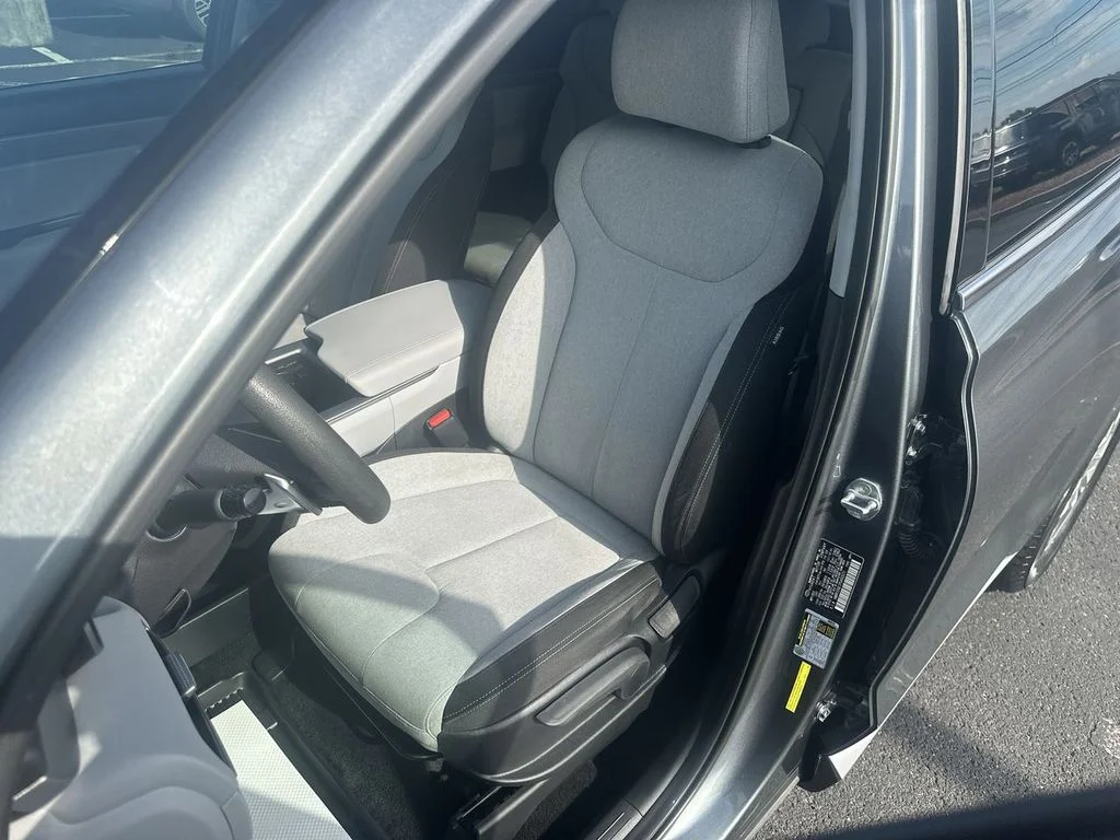 Used 2023 Gray Hyundai SE image 17