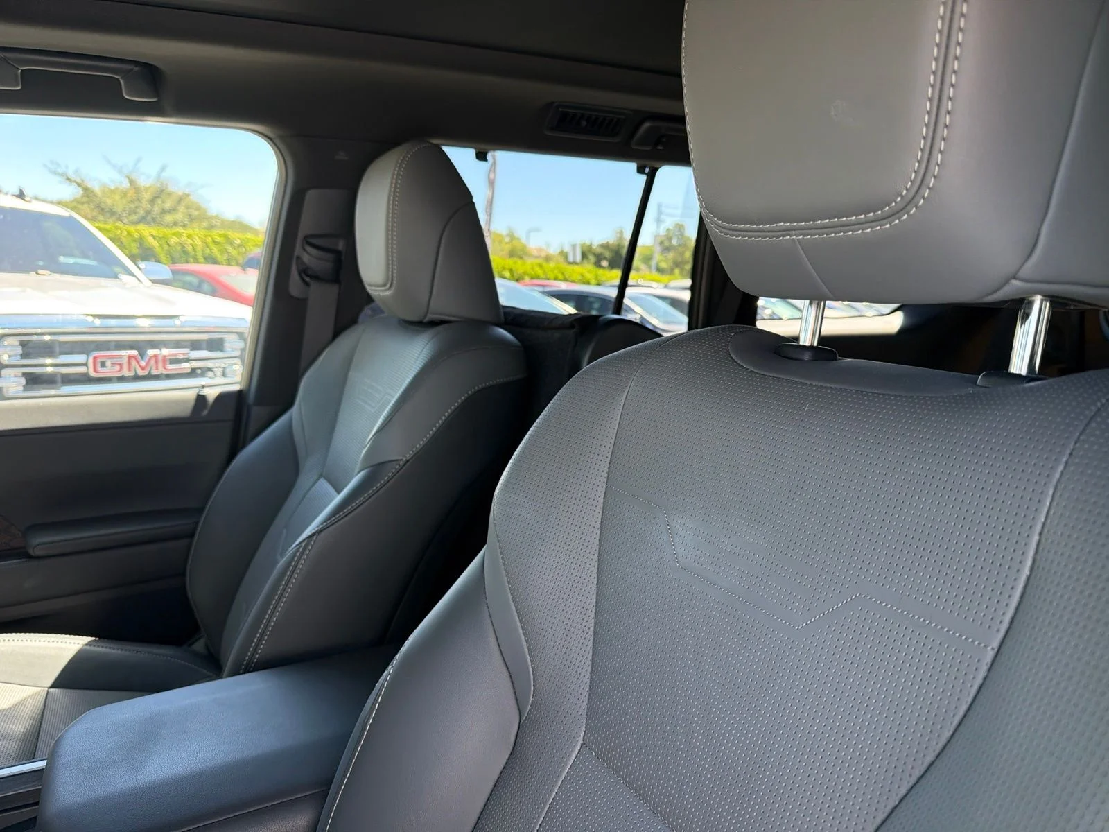 Used 2024 Incognito Lexus 550 Luxury+ image 7