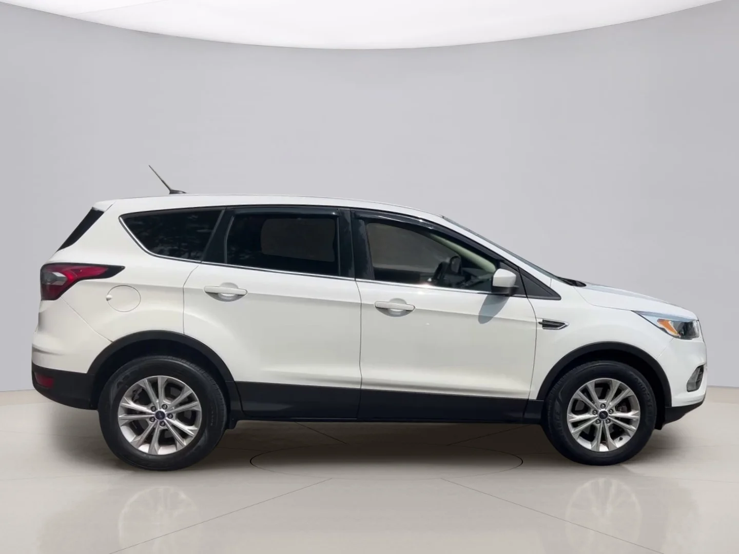 Used 2017 White Ford SE 4WD image 6
