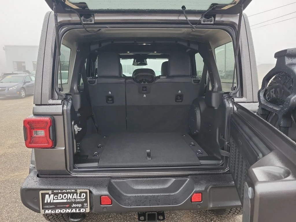 2026 Jeep Wrangler 4-Door Sahara - Photo 38