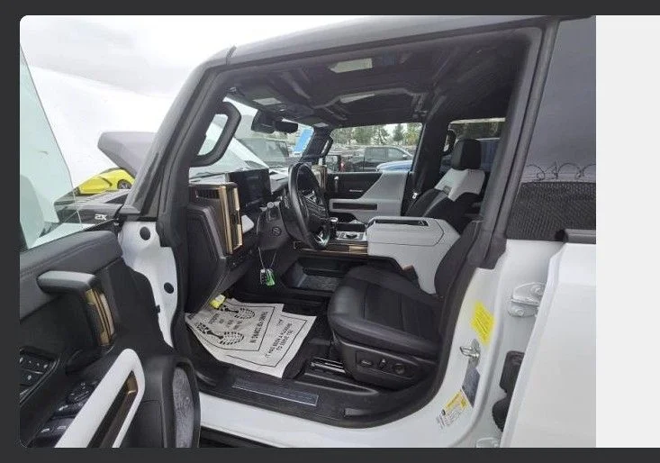 Used 2024 White GMC 2X image 8