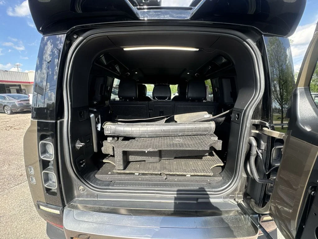 Used 2020  Land Rover X image 24