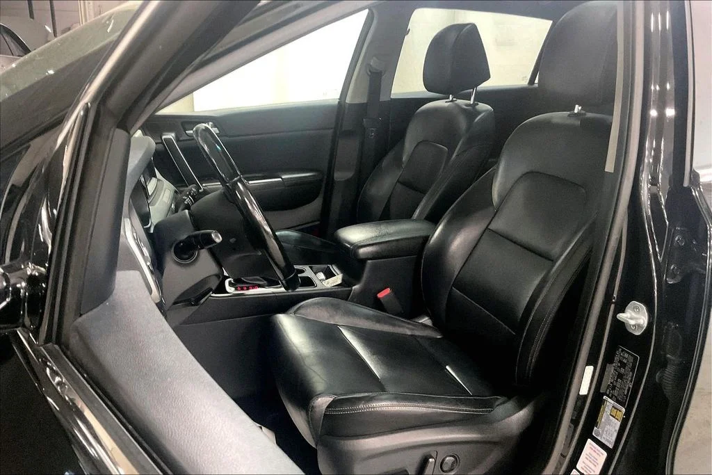 Used 2017 Red Kia EX image 25