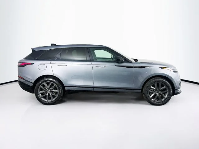 Used 2026  Land Rover Dynamic SE image 4