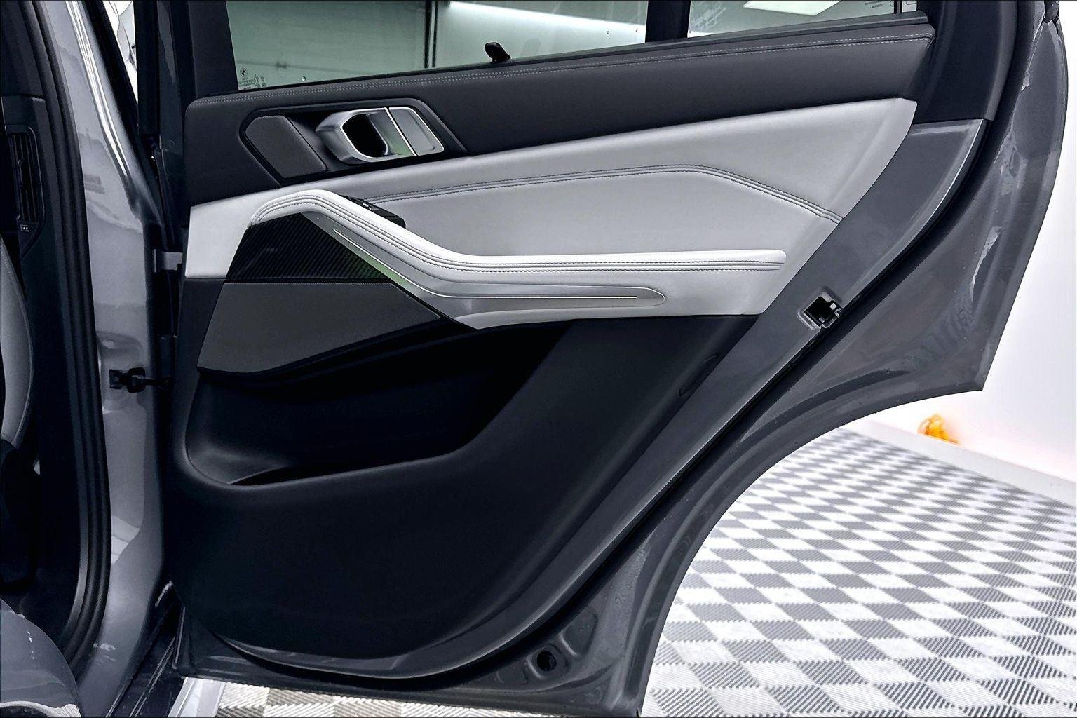 New 2026 Skyscraper Grey Metallic BMW M60i image 32
