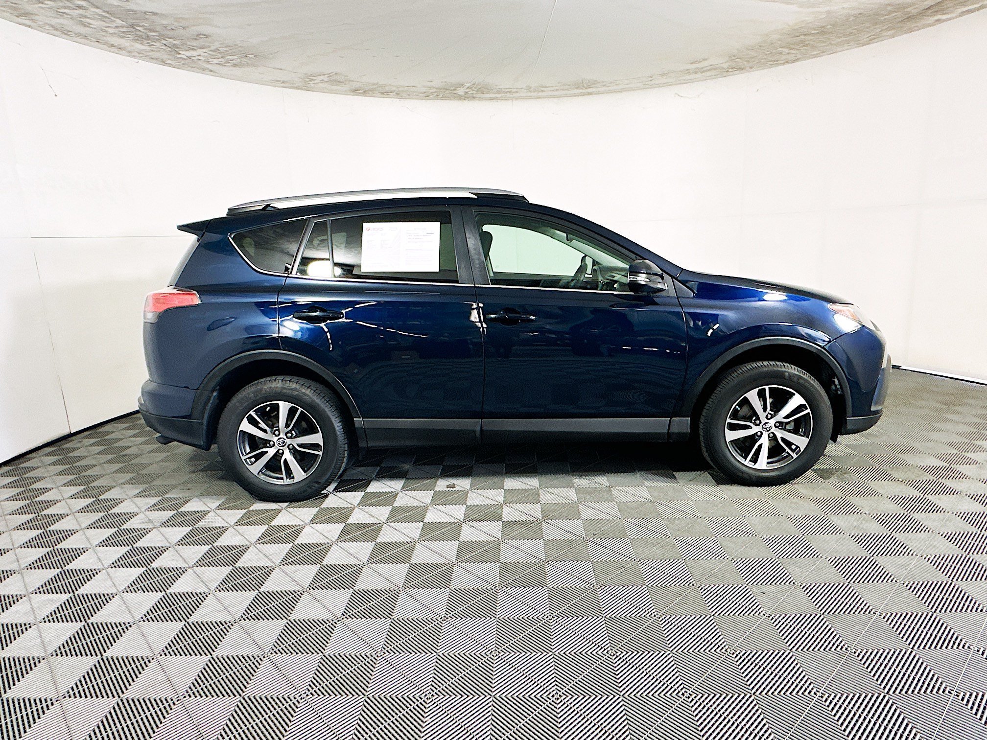 Used 2017 Aqua Toyota XLE image 2