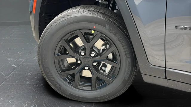 New 2026 Baltic Gray Metallic Clear-Coat Exterior Paint Jeep Altitude image 38