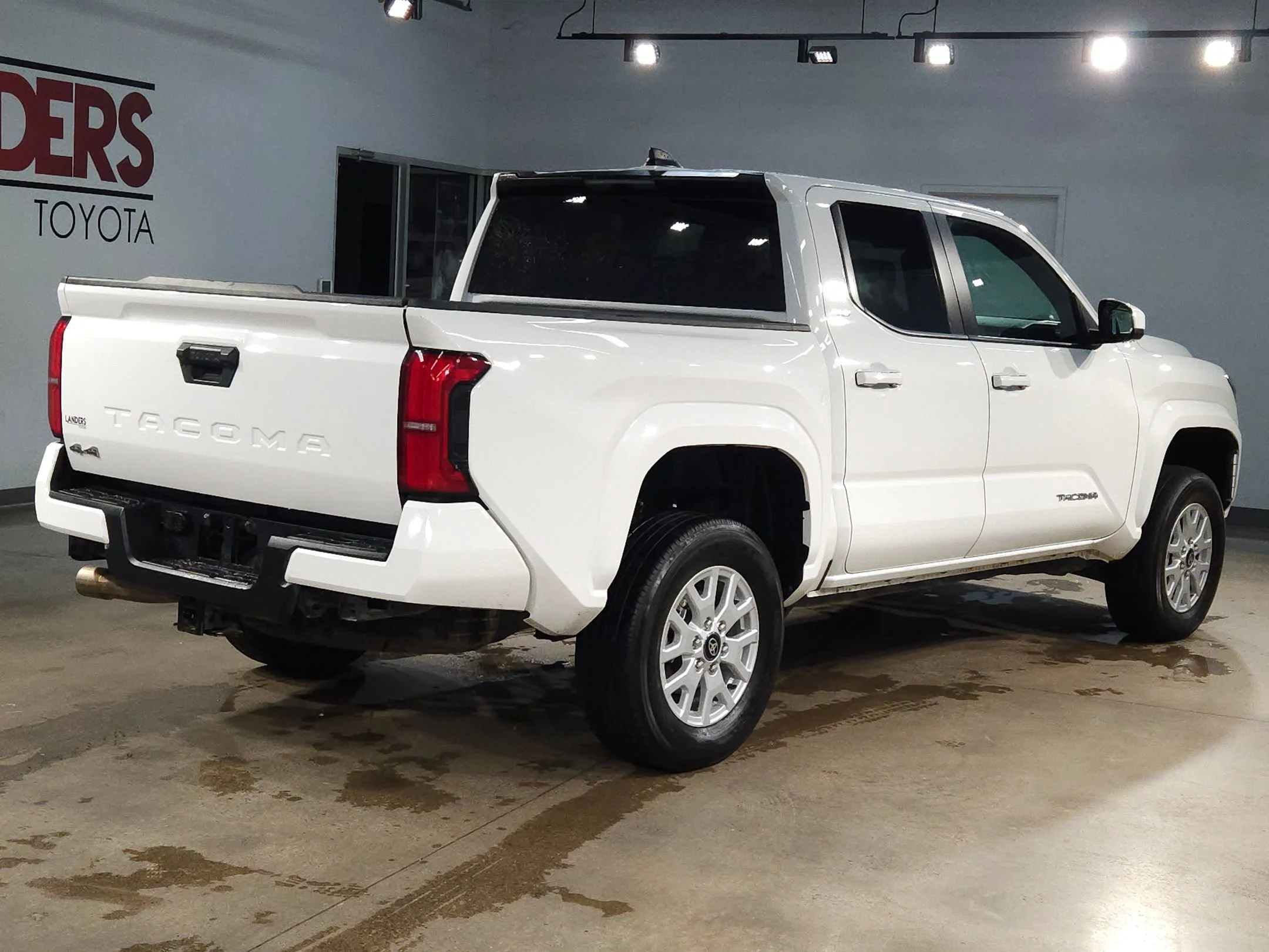 Used 2025 Ice Cap Toyota SR5 image 7