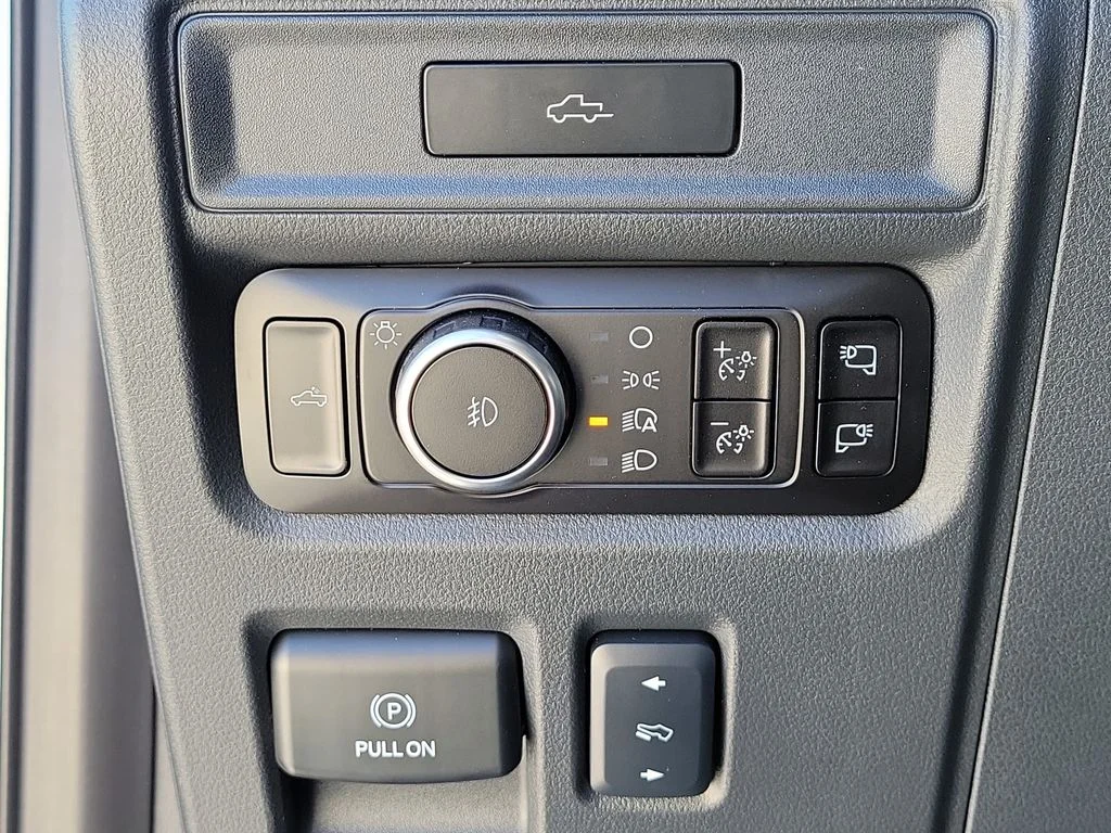 New 2026 Iconic Silver Metallic Ford Lariat® image 28