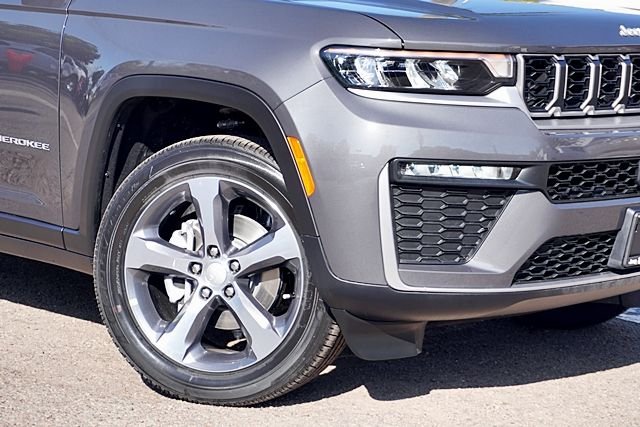 New 2026 Baltic Gray Metallic Clear-Coat Exterior Paint Jeep Limited image 4