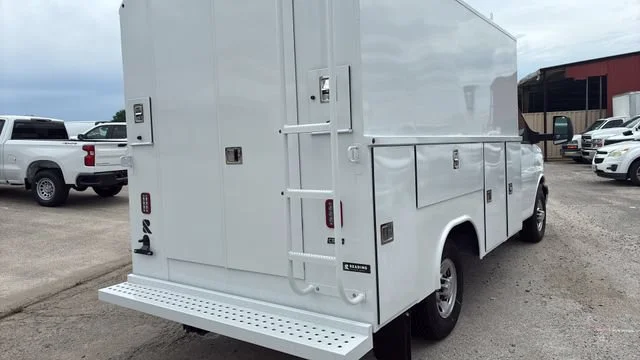 New 2025 Summit White Chevrolet 1WT image 16
