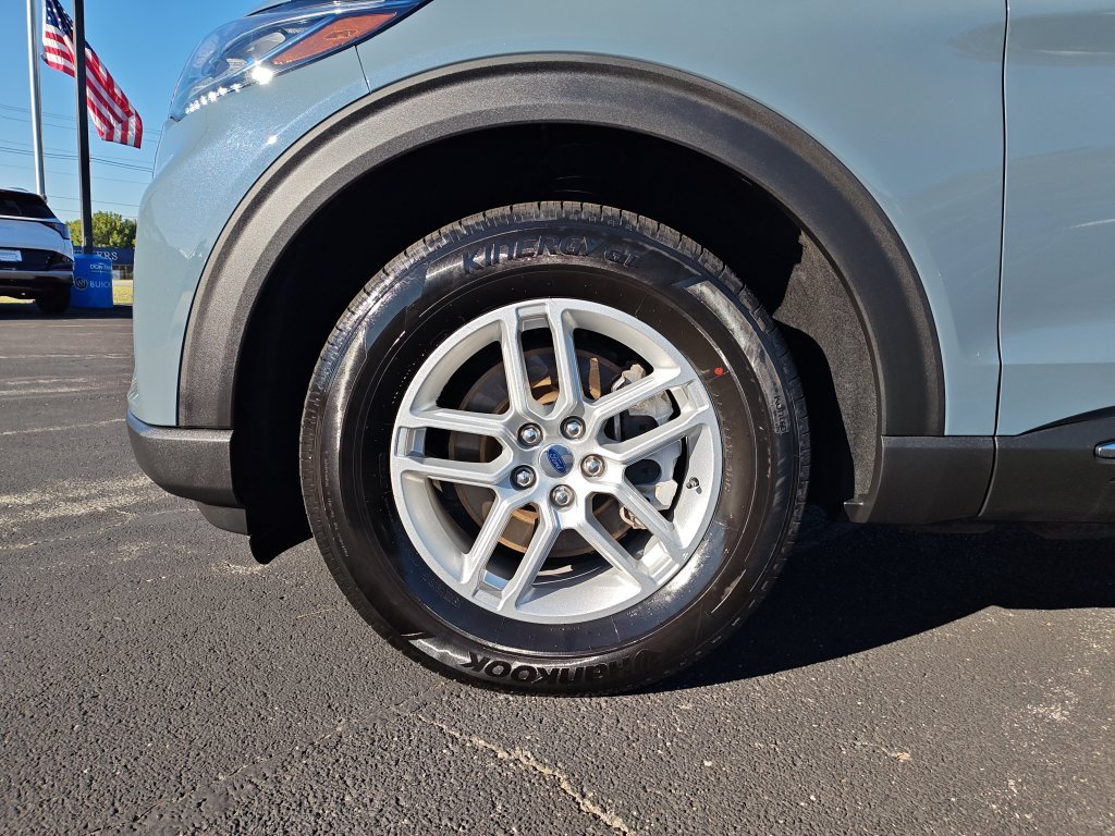 Used 2025 Gray Ford Active image 10