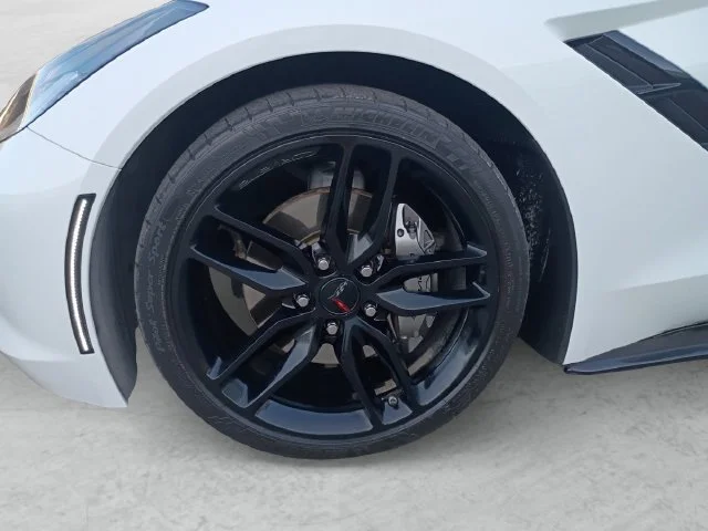 Used 2019 White Chevrolet Stingray image 23