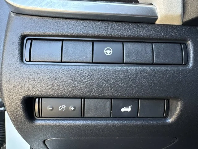 Used 2021 White Nissan SL image 49